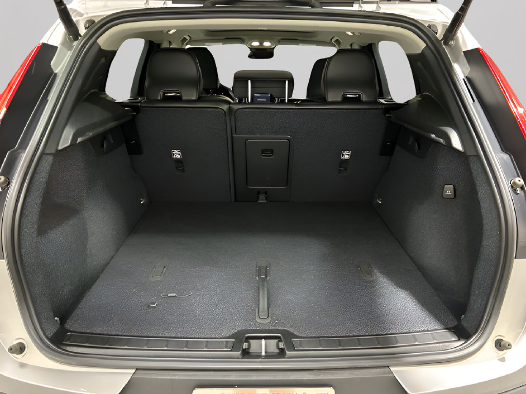 Used 2023 Volvo XC40 B4 Ultimate FWD image 23