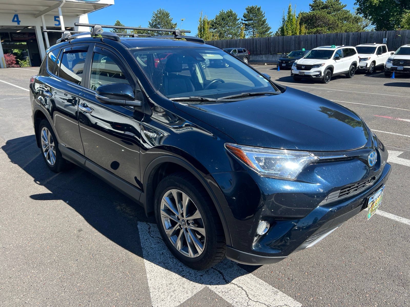 Used 2017 Toyota RAV4 Limited w/ Advanced Technology Package AWD/4WD image 3