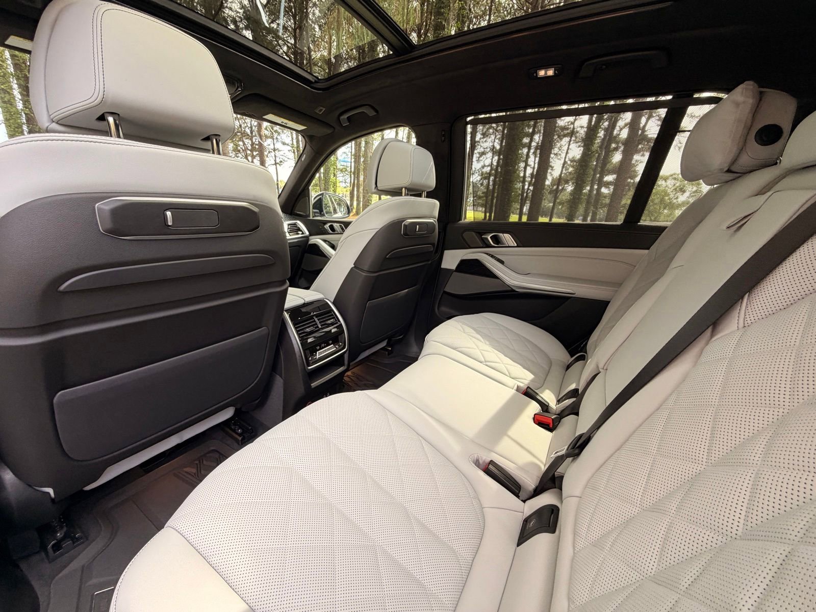 Used 2026 BMW X7 xDrive40i w/ M Sport Package AWD/4WD image 15