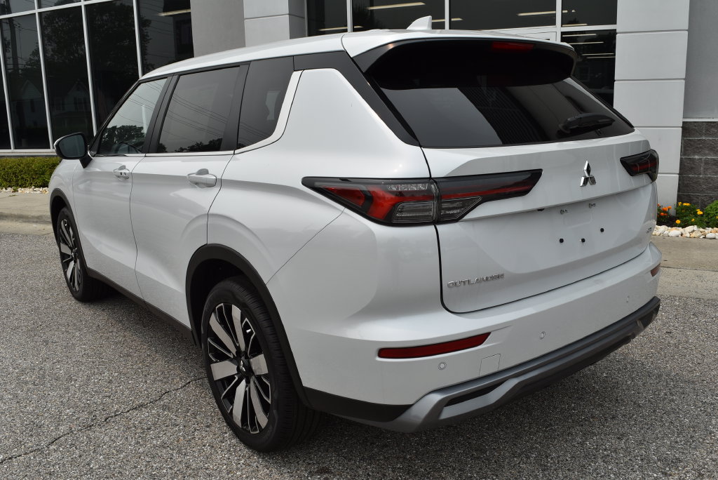 New 2026 Mitsubishi Outlander SE FWD image 5