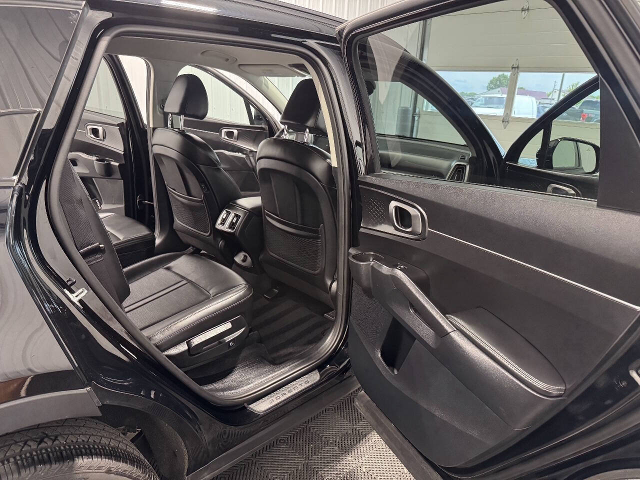 Used 2025 Kia Sorento EX AWD/4WD image 23