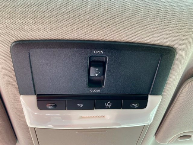 Used 2020 Nissan Altima 2.5 SR w/ Premium Package FWD image 16