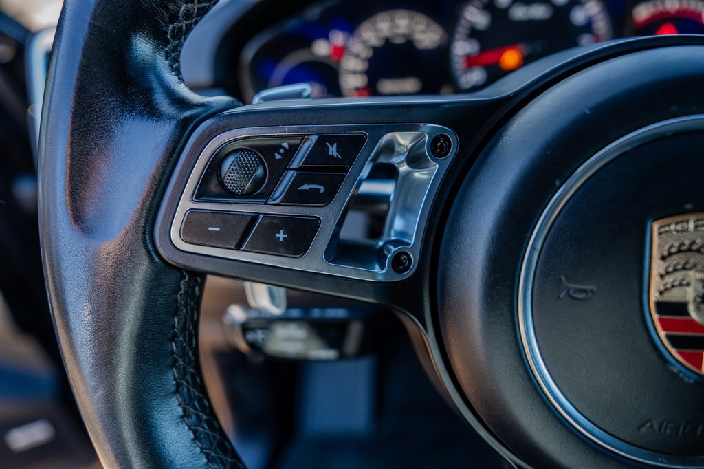 Used 2019 Porsche Cayenne Turbo w/ Sportdesign Package image 16