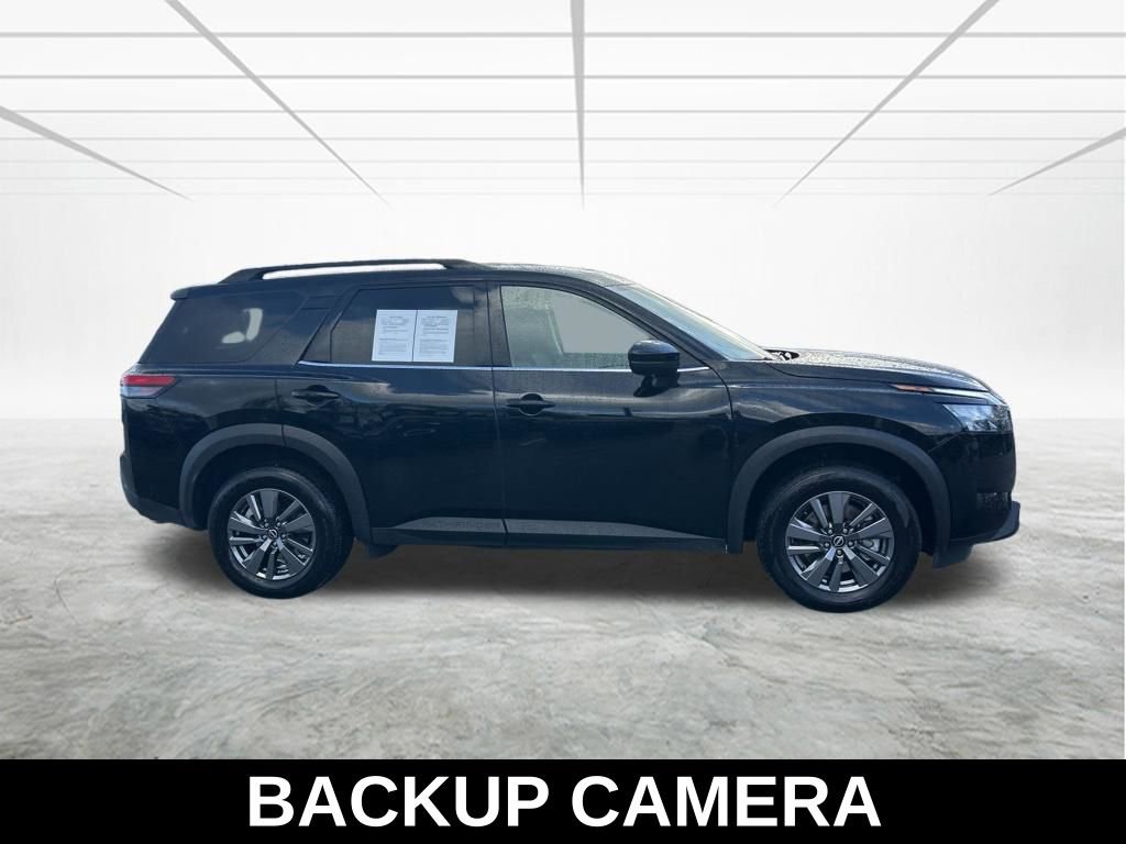 Used 2025 Nissan Pathfinder SV image 4