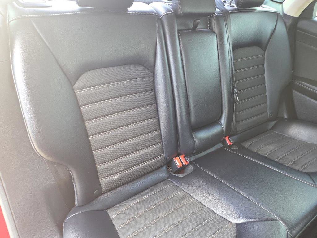 Used 2018 Ford Fusion SE w/ Equipment Group 201A FWD image 18