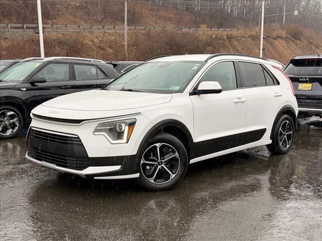 Used 2025 Kia Niro LX image 2
