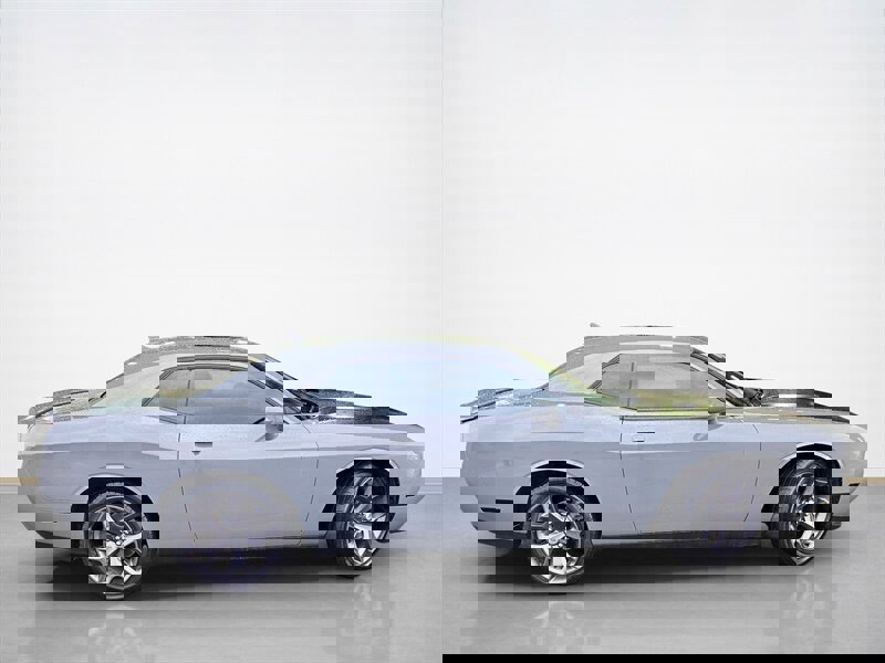 Used 2018 Dodge Challenger SXT Plus image 2