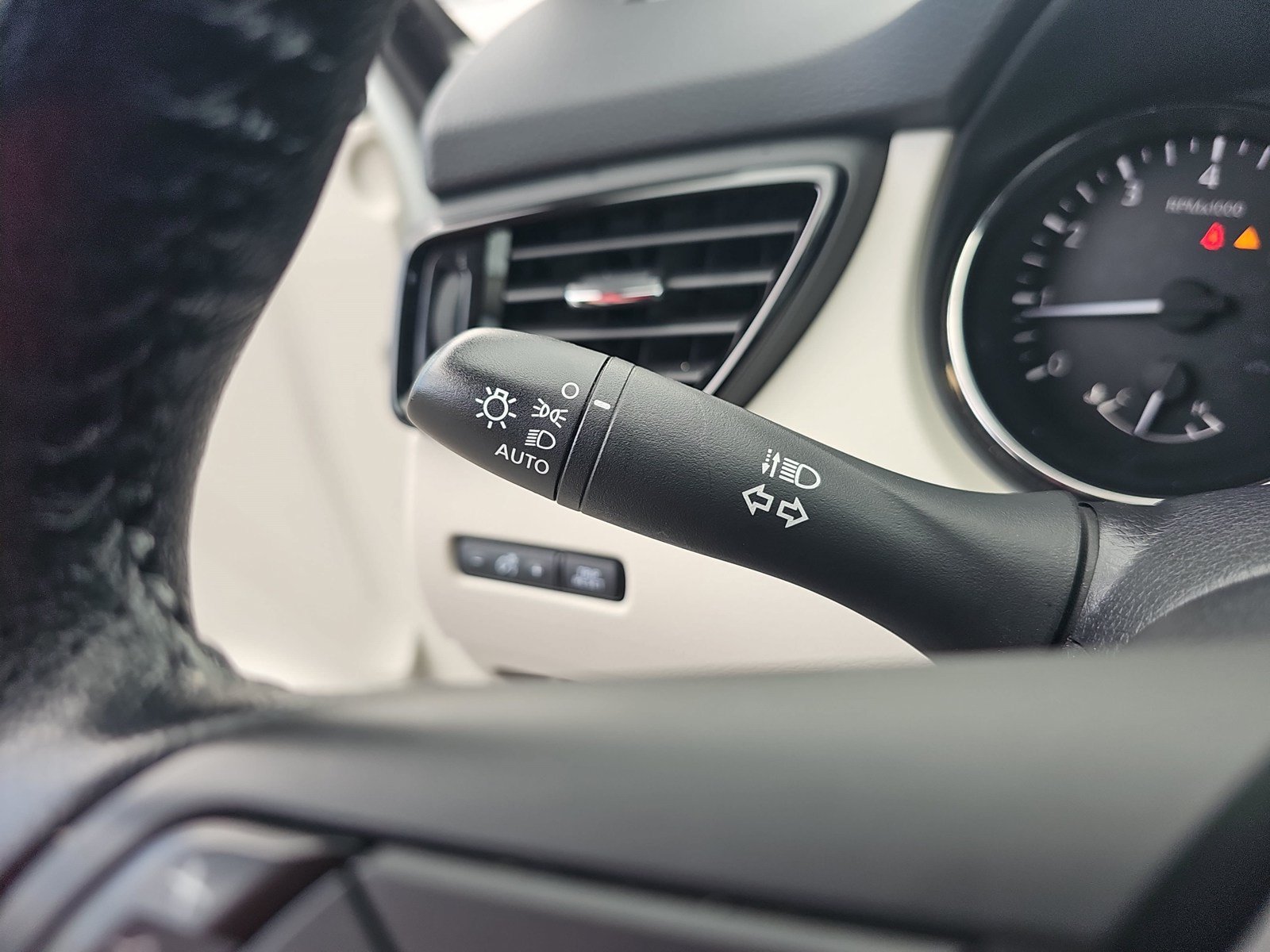 Used 2022 Nissan Rogue Sport SL AWD/4WD image 31