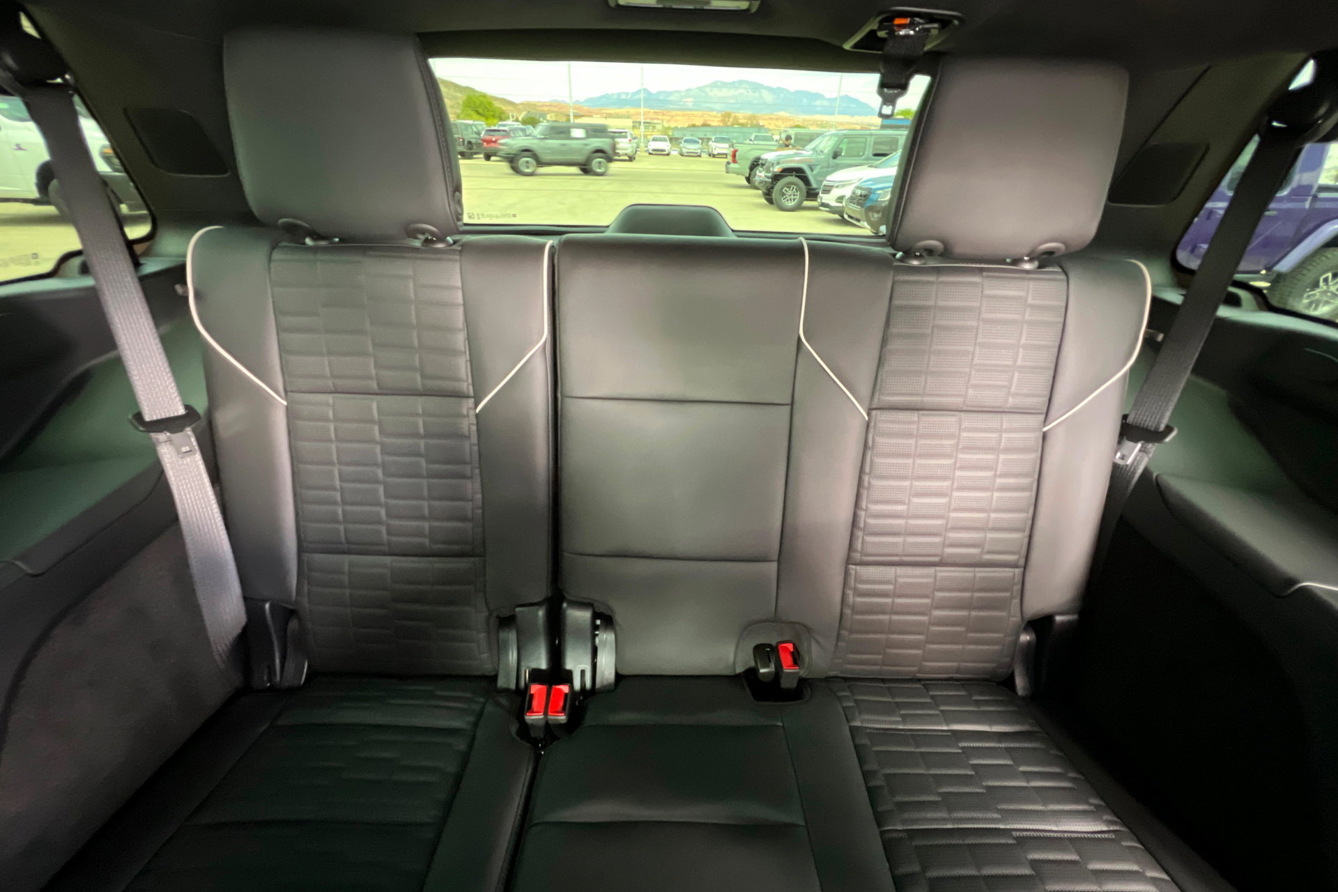 Certified 2025 Cadillac Escalade V w/ LPO, ONYX Package AWD/4WD image 23