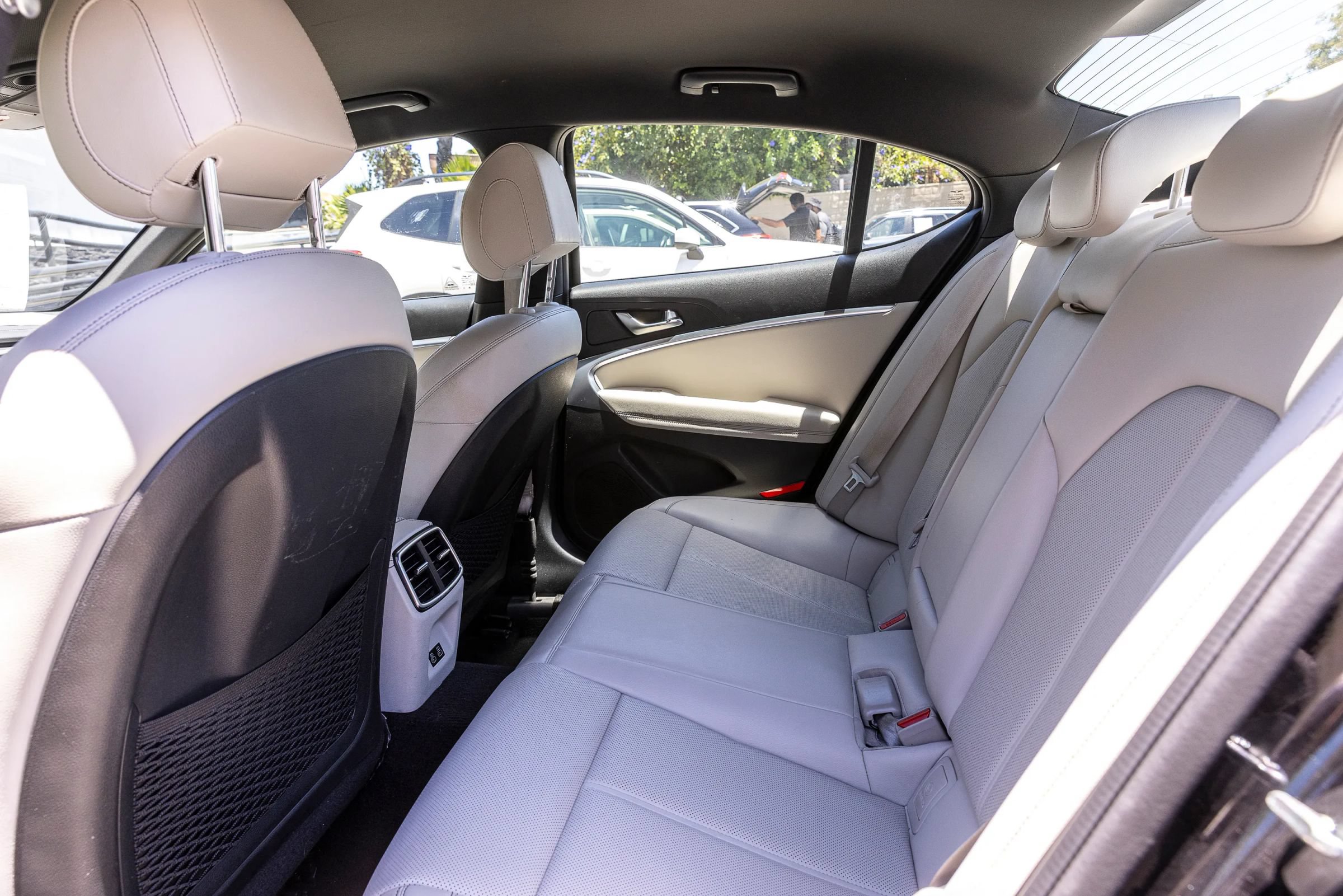 Used 2025 Genesis G70 2.5T RWD image 30