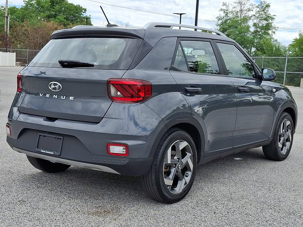 Used 2023 Hyundai Venue SEL w/ Cargo Package FWD image 9