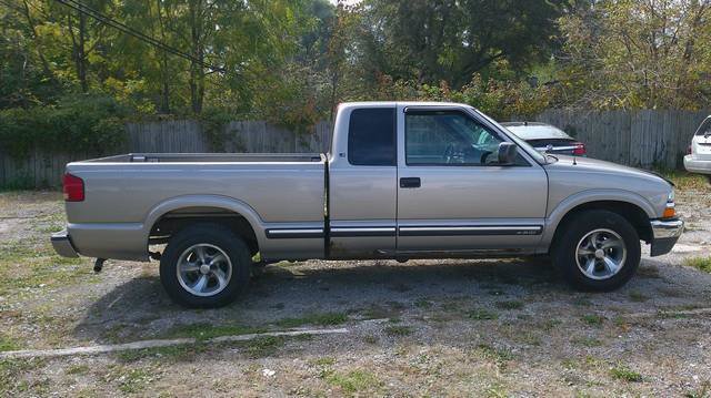 Used 2001 Chevrolet S10 Pickup LS w/ Preferred Equipment Group RWD image 3