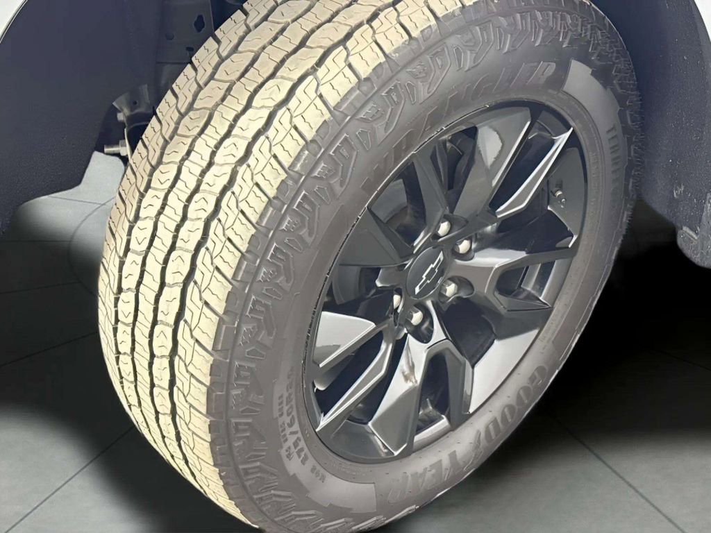 Used 2025 Chevrolet Tahoe Z71 w/ Comfort Package image 43