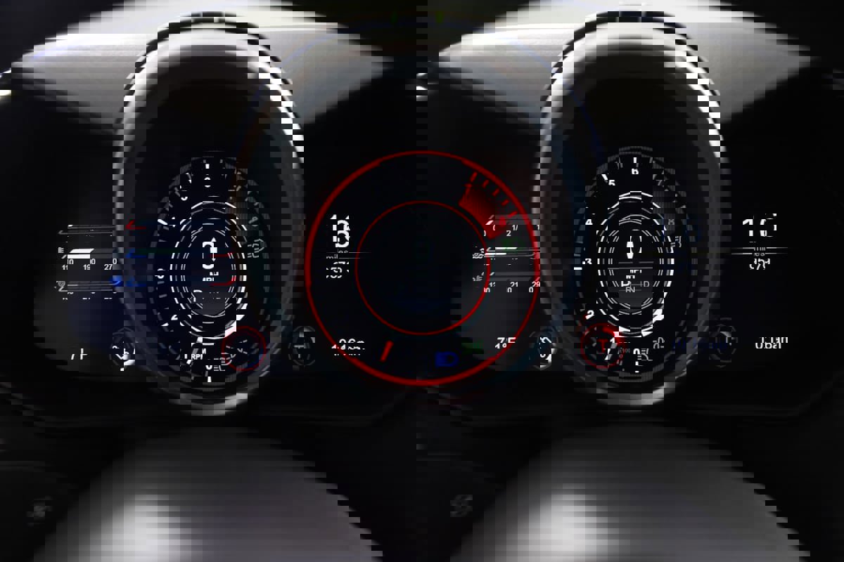 Used 2019 Aston Martin V8 Vantage Coupe RWD image 23