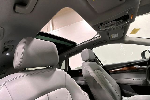 Used 2023 Audi Q5 2.0T Premium w/ Convenience Package image 16