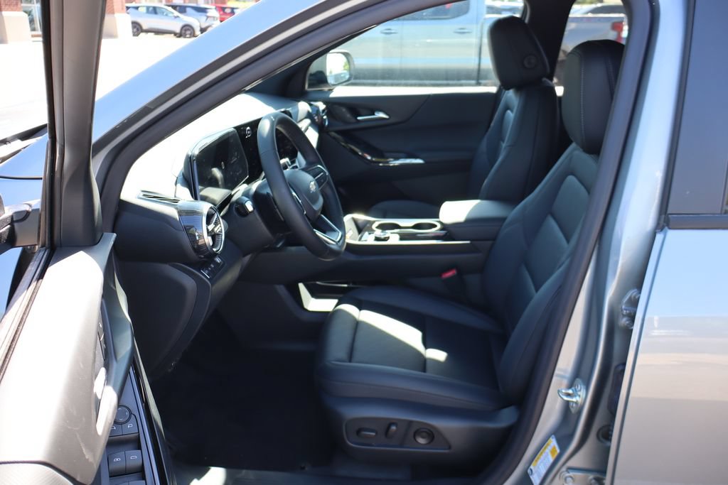 New 2026 Chevrolet Equinox LT w/ Convenience Package II FWD image 11