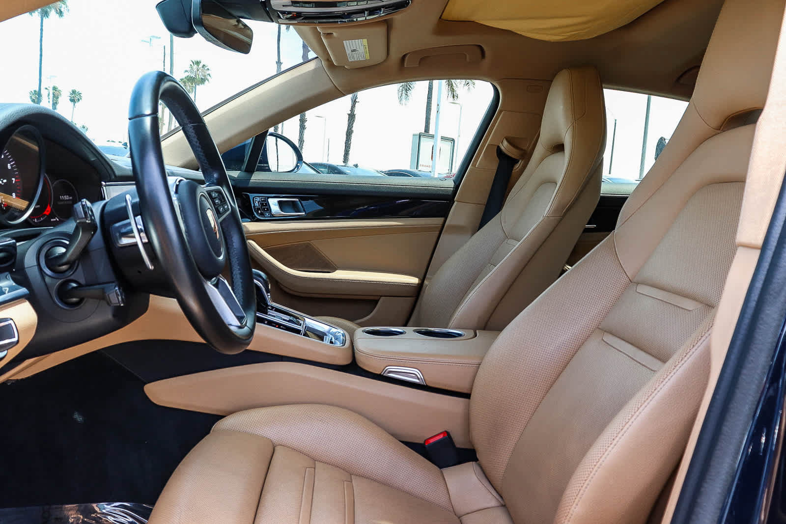 Used 2017 Porsche Panamera 4 AWD/4WD image 26