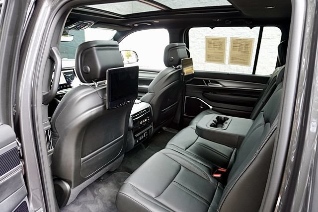 Used 2026 Jeep Grand Wagoneer Limited AWD/4WD image 20