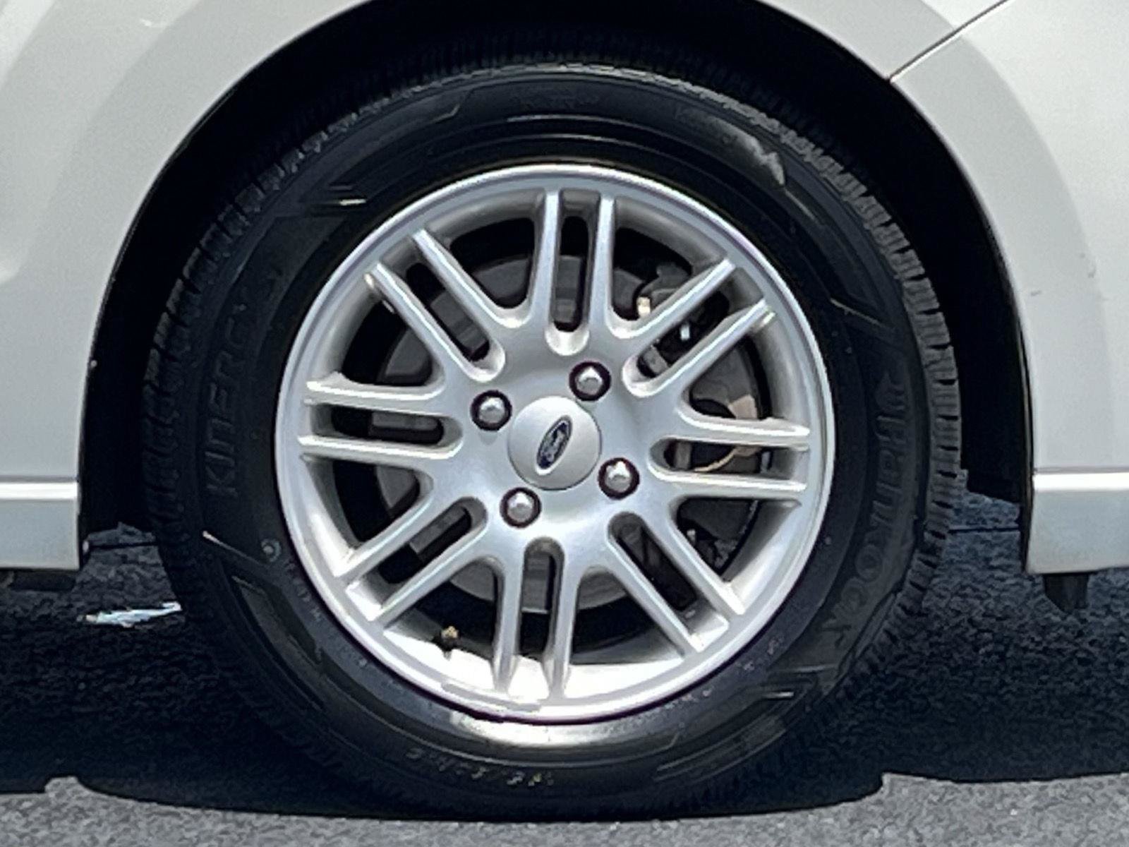 Used 2009 Ford Focus SE FWD image 22