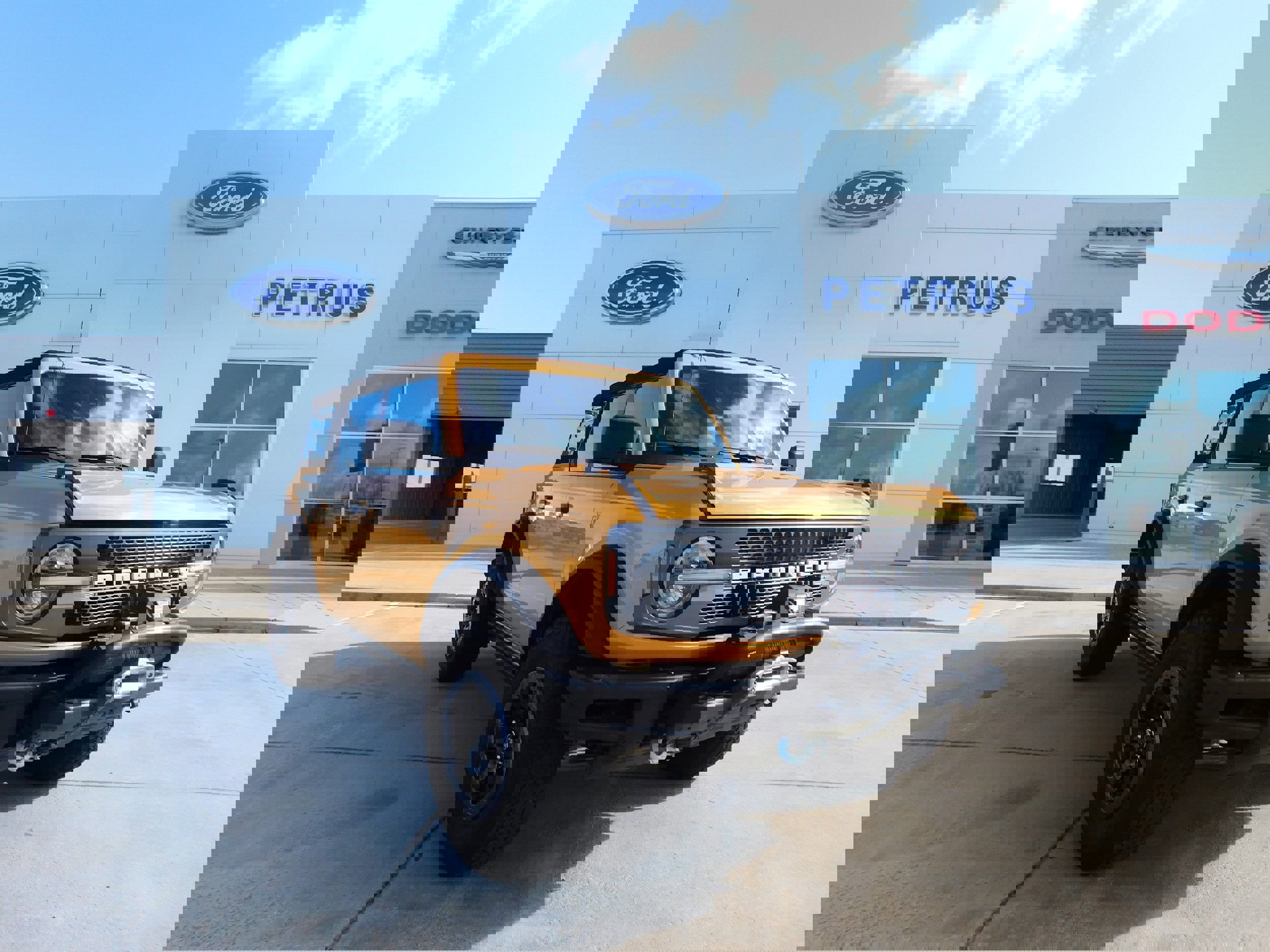 Used 2021 Ford Bronco Badlands image 2