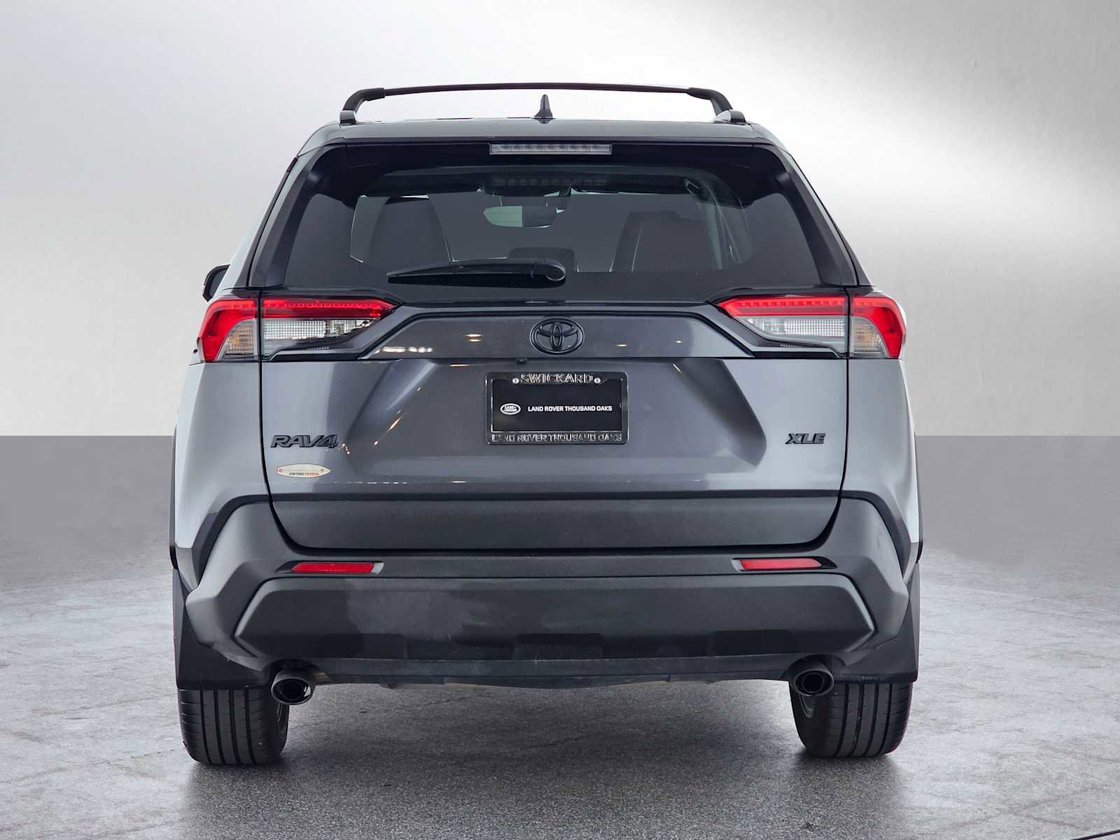 Used 2022 Toyota RAV4 XLE Premium image 4