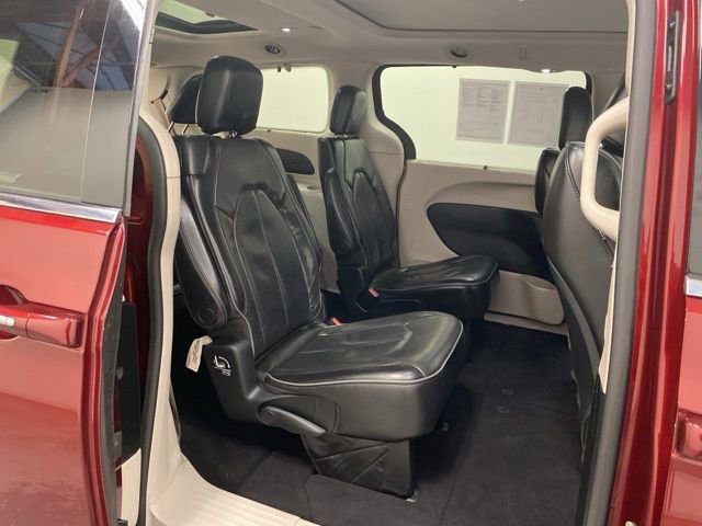 Used 2018 Chrysler Pacifica Limited image 29
