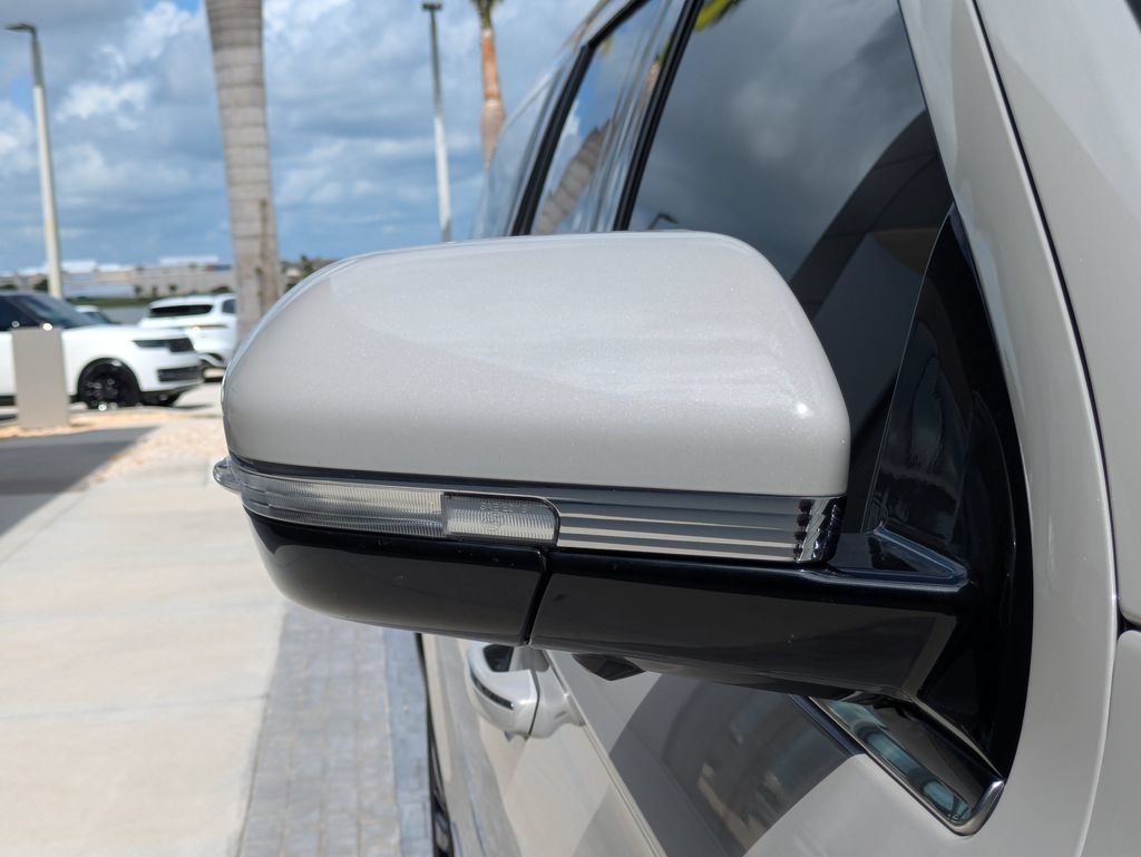 Certified 2024 Lincoln Navigator L Reserve AWD/4WD image 12