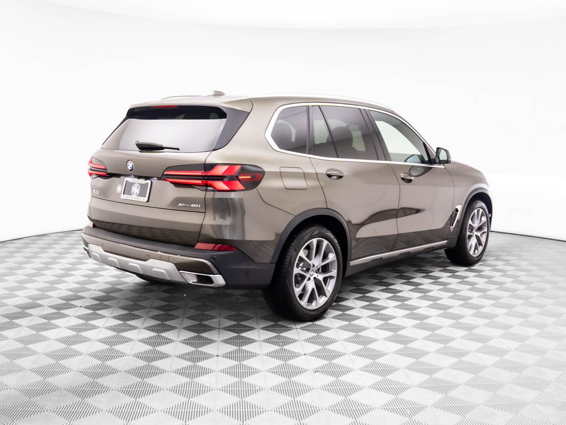 Certified 2025 BMW X5 xDrive40i w/ Premium Package image 5