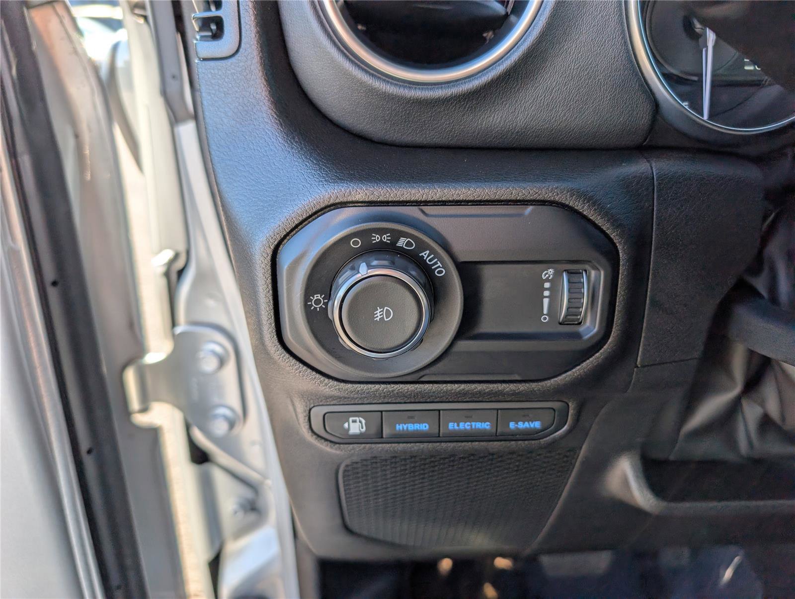 Used 2023 Jeep Wrangler Sahara w/ Cold Weather Group image 21