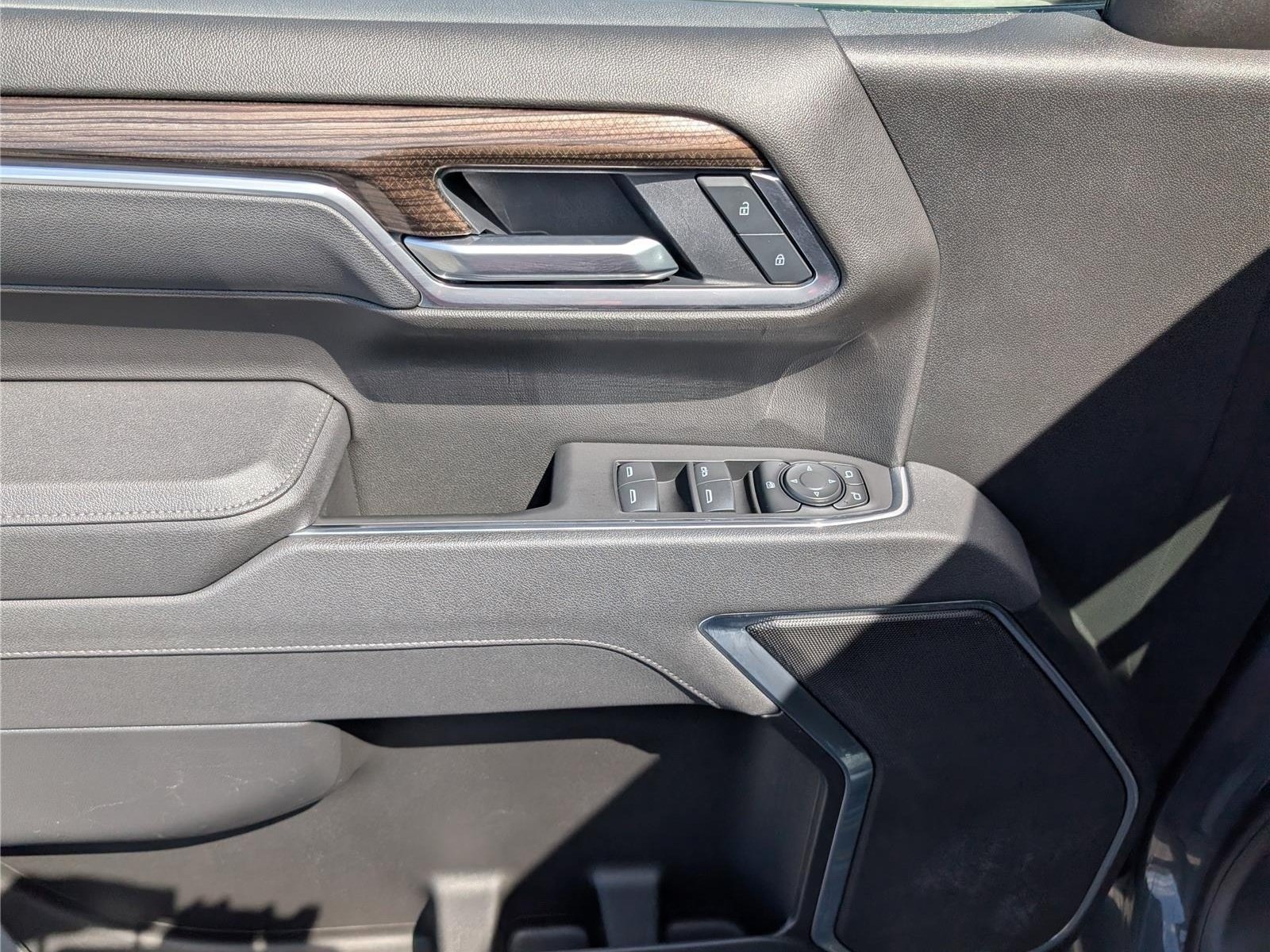 Used 2025 Chevrolet Silverado 1500 LT AWD/4WD image 19