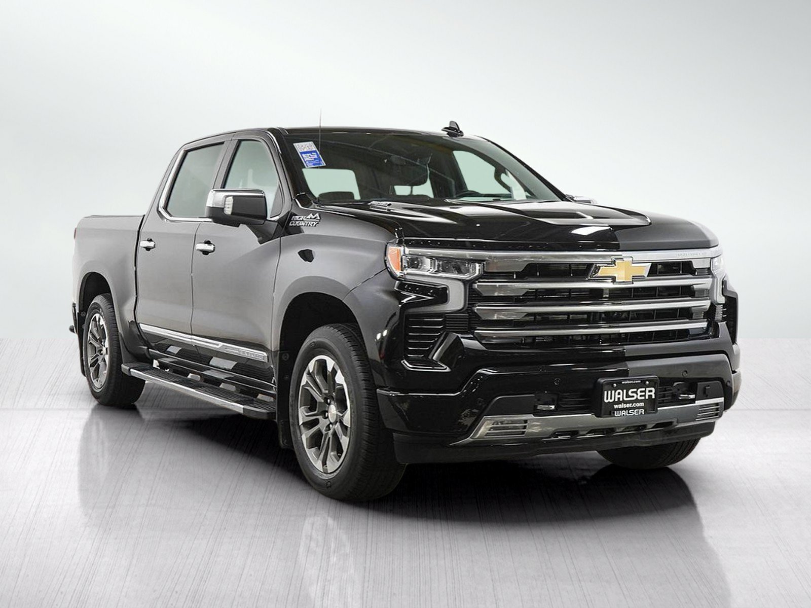 Used 2025 Chevrolet Silverado 1500 High Country w/ Technology Package AWD/4WD image 7