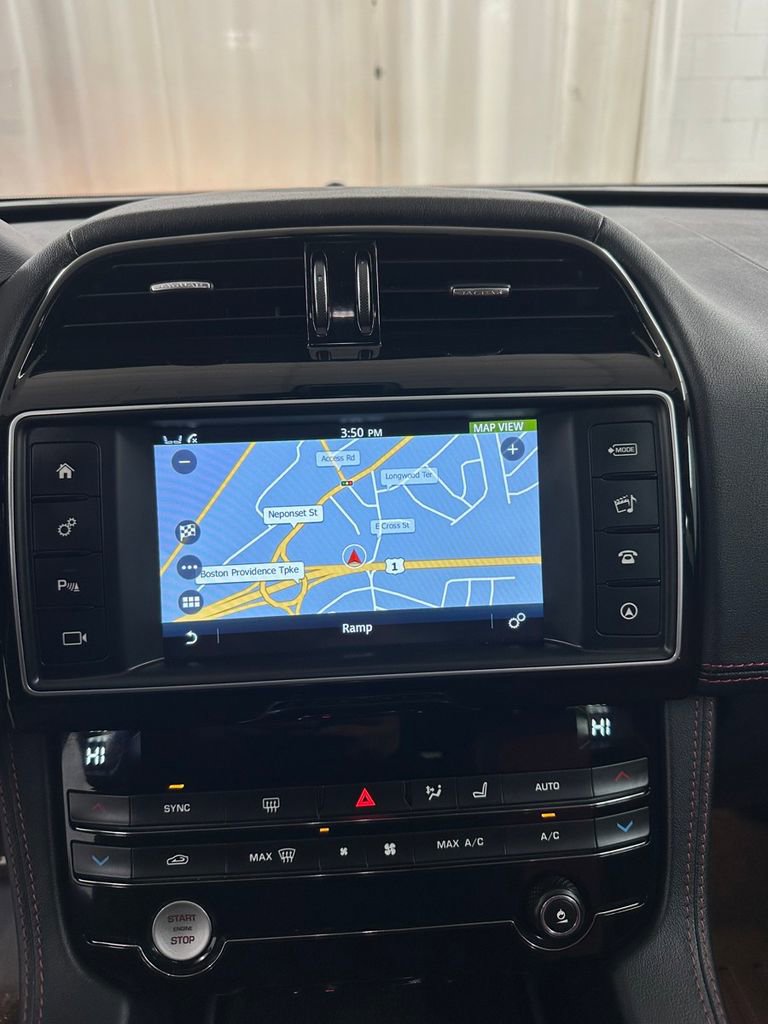 Used 2017 Jaguar F-PACE R-Sport image 21