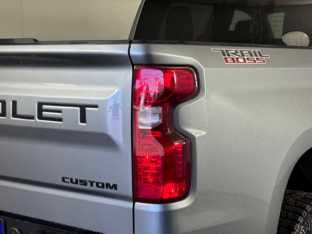 New 2026 Chevrolet Silverado 1500 Custom Trail Boss w/ LPO, Dark Essentials Package AWD/4WD image 7
