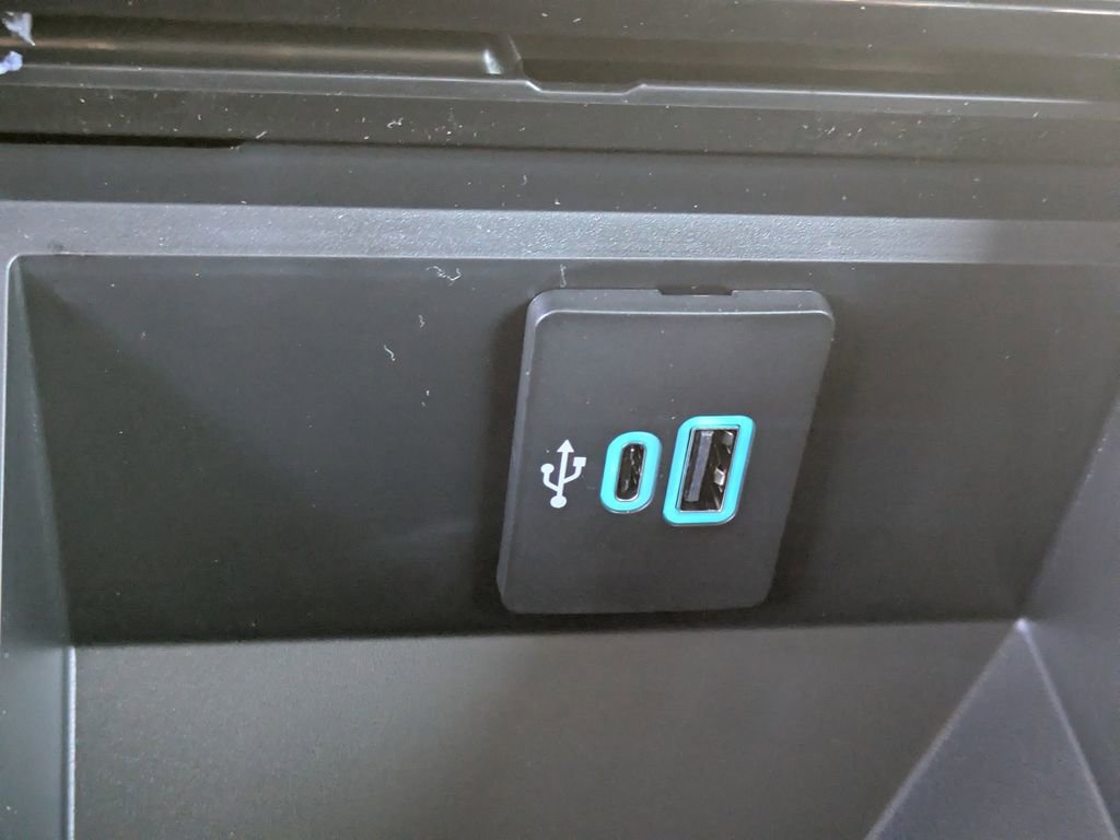 New 2026 Ford F250 Lariat w/ Black Appearance Package image 24