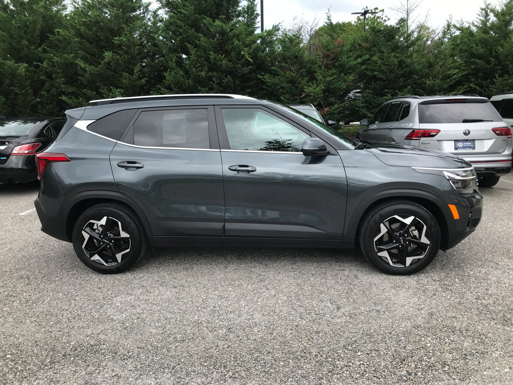 Used 2024 Kia Seltos EX FWD image 8