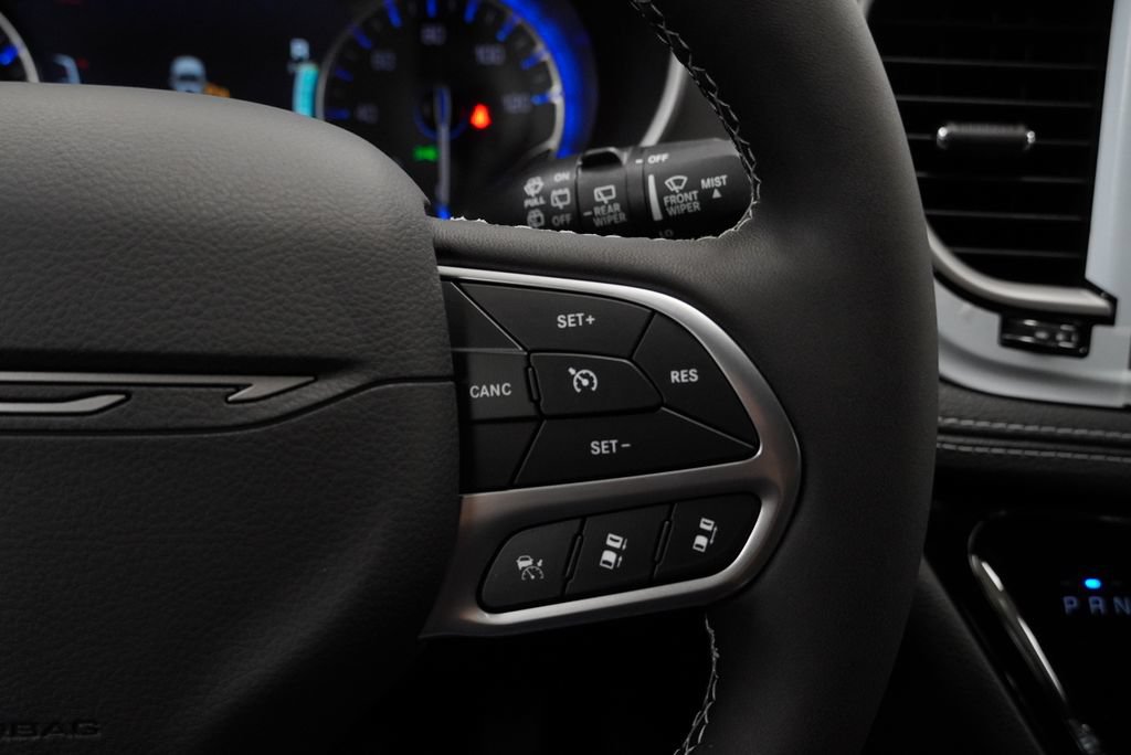 New 2027 Chrysler Pacifica Select FWD image 26