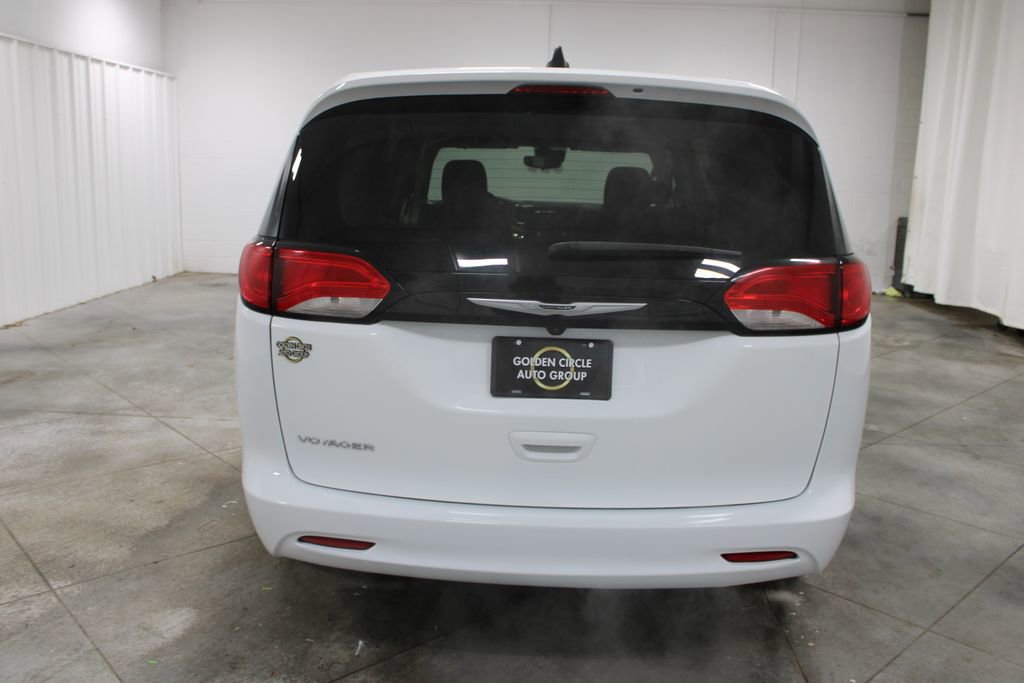 Used 2023 Chrysler Voyager LX FWD image 8