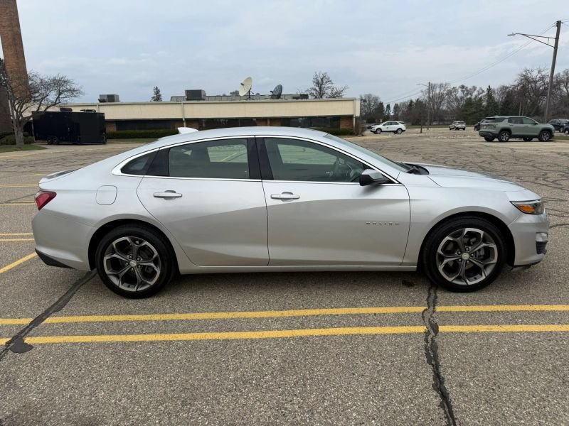 Used 2020 Chevrolet Malibu LT FWD image 2