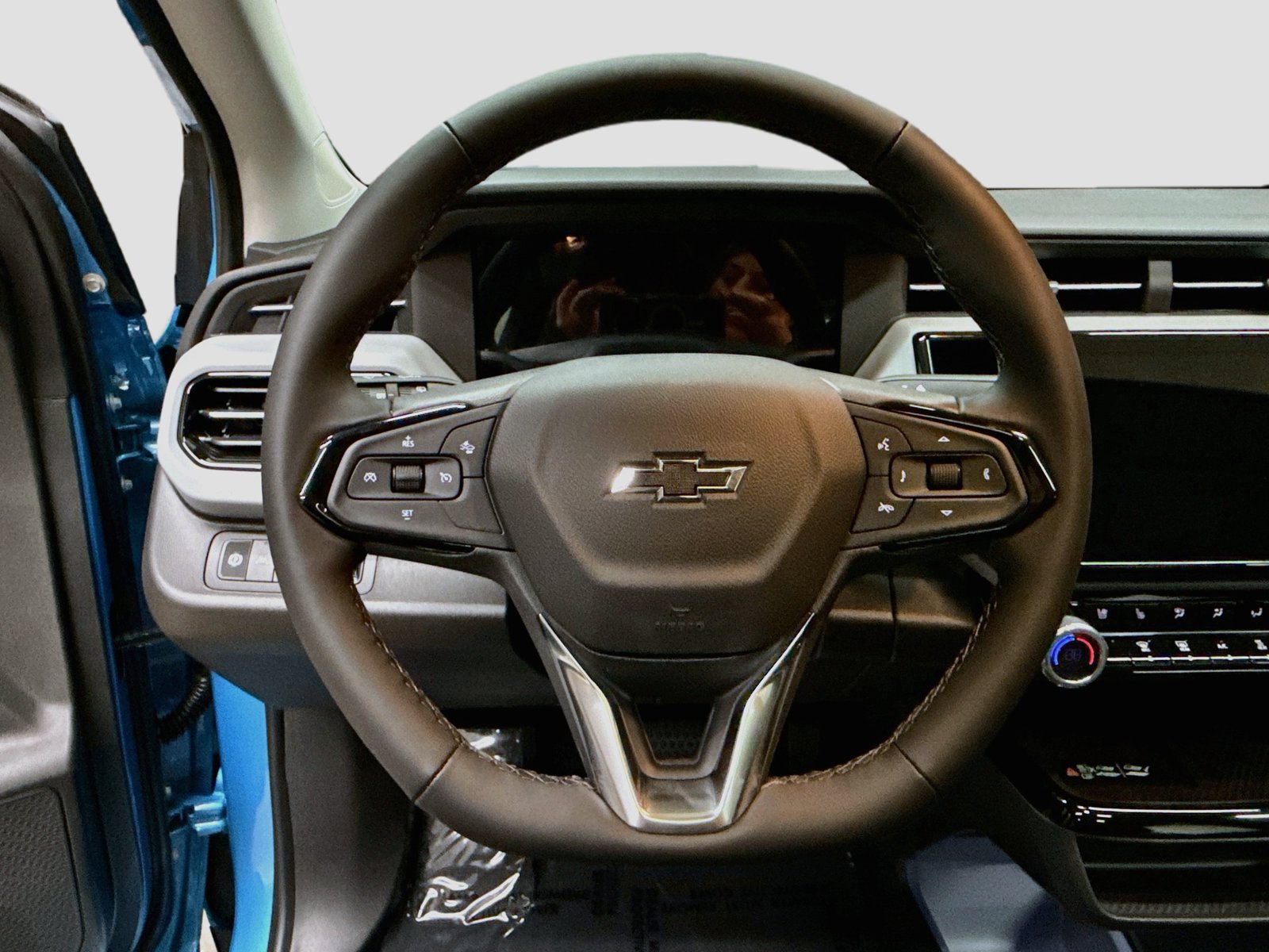 New 2027 Chevrolet Bolt RS w/ Technology Package FWD image 12