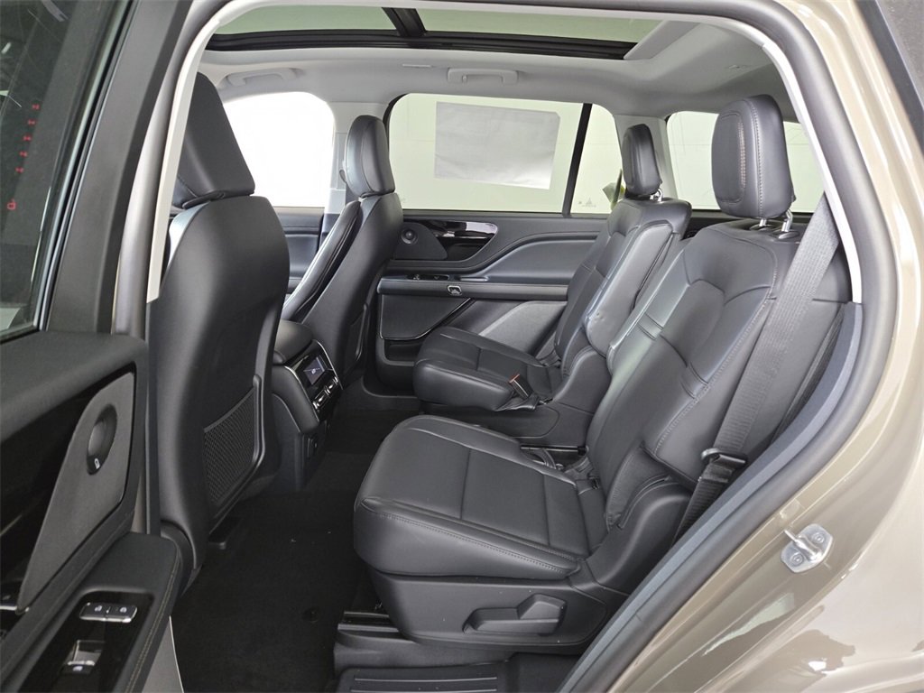 New 2025 Lincoln Aviator AWD w/ Equipment Group 101A image 7