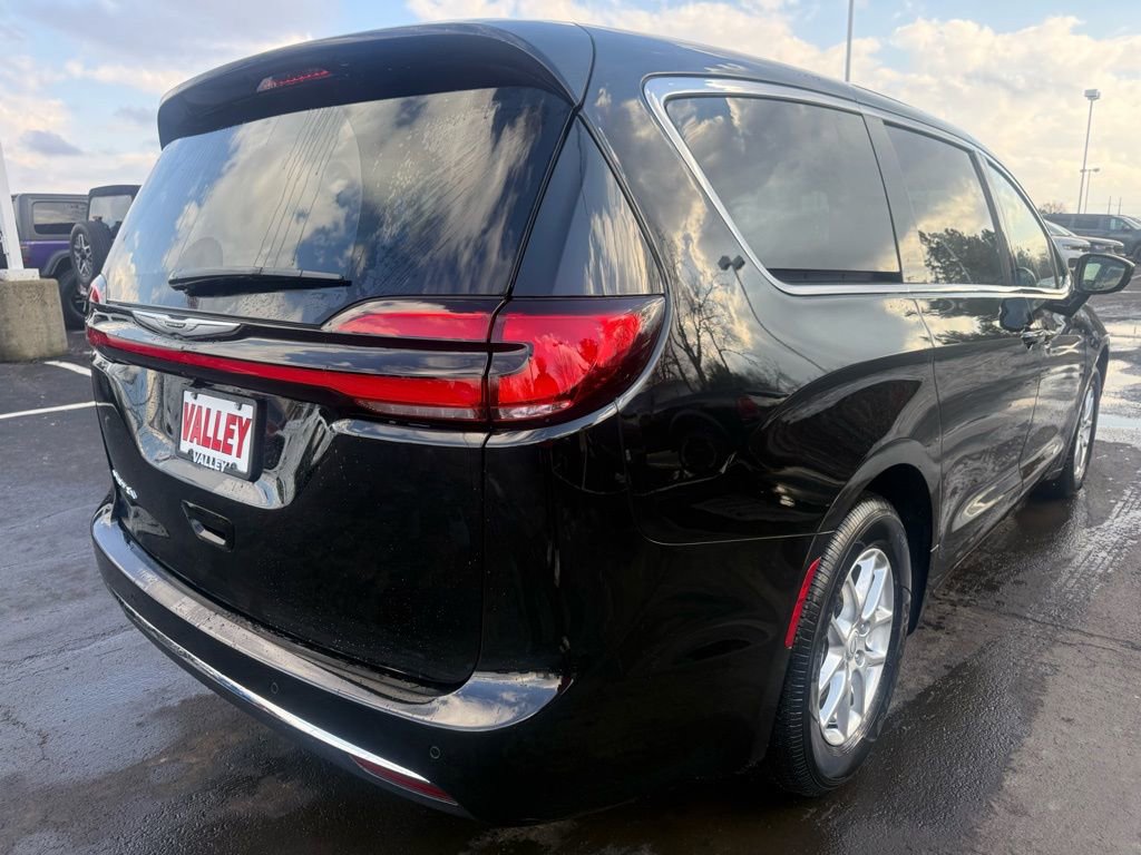 New 2026 Chrysler Pacifica Select FWD image 3