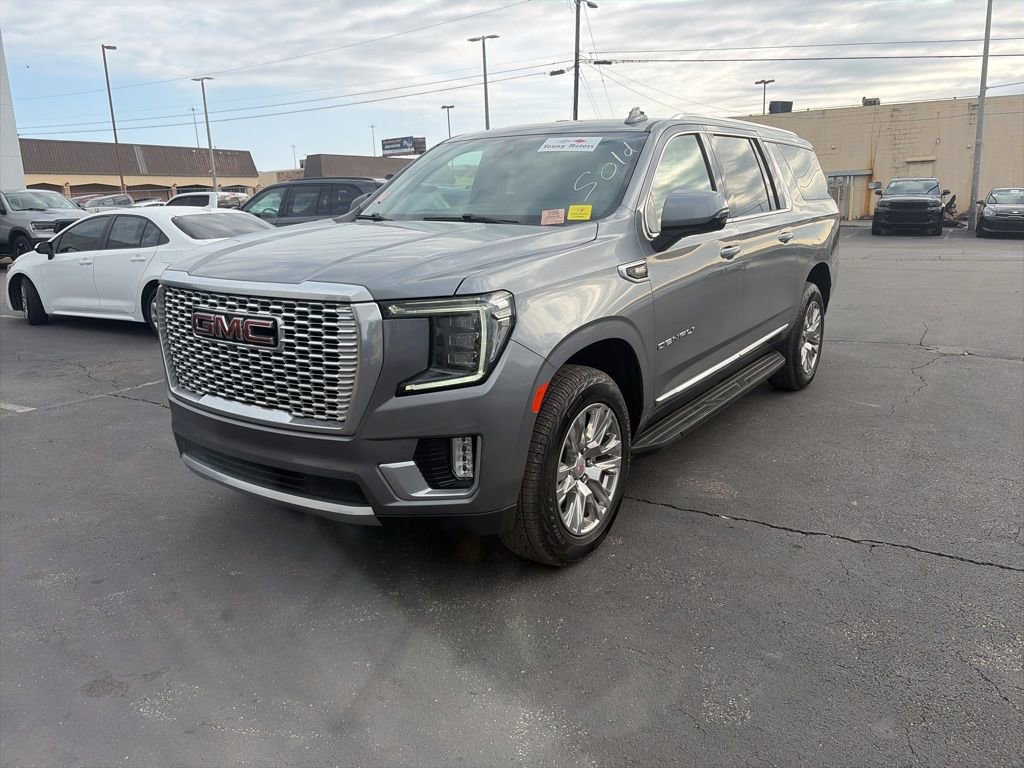 Used 2021 GMC Yukon XL Denali image 3