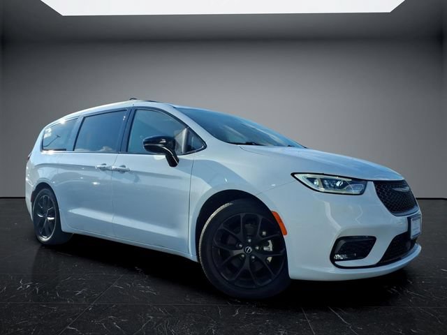 Used 2025 Chrysler Pacifica Limited
