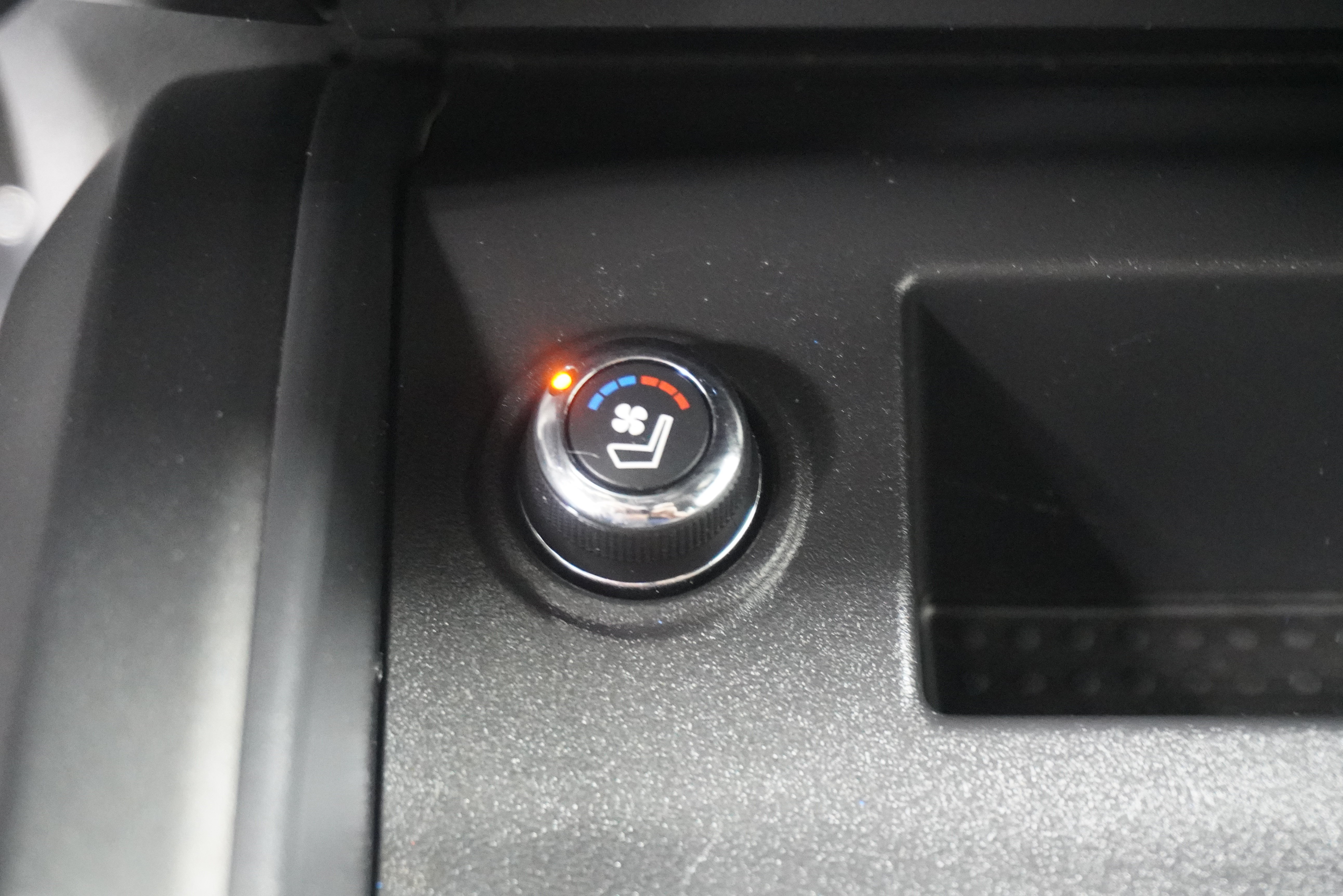 Used 2021 Nissan Titan PRO-4X w/ Pro-4x Convenience Package AWD/4WD image 24