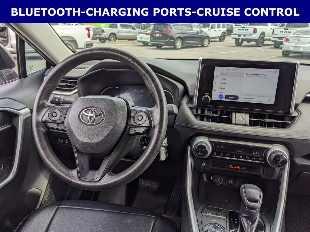 Used 2024 Toyota RAV4 LE AWD/4WD image 7