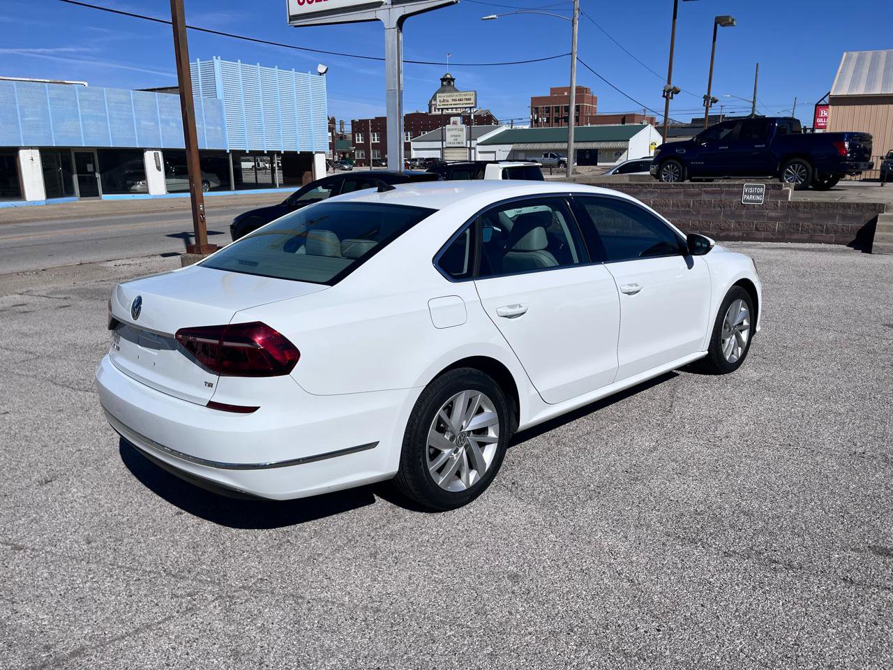 Used 2018 Volkswagen Passat 2.0T SE FWD image 3