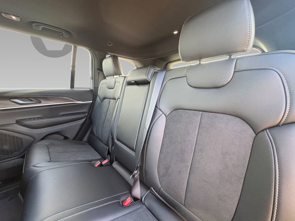 New 2026 Jeep Grand Cherokee Altitude image 3