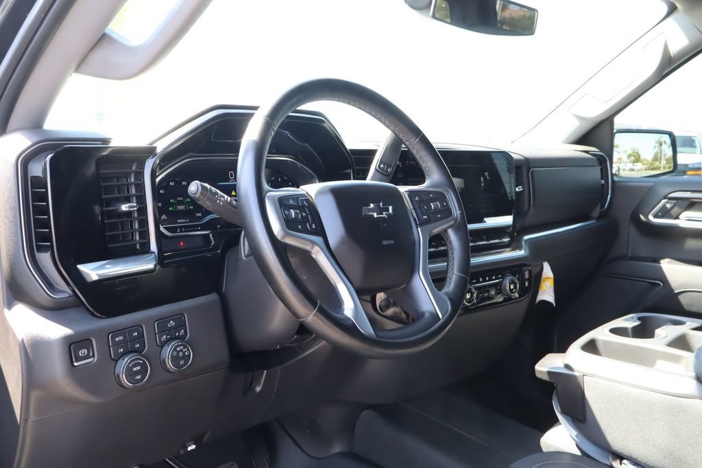 Used 2023 Chevrolet Silverado 1500 LT Trail Boss w/ LPO, Dark Essentials Package AWD/4WD image 16