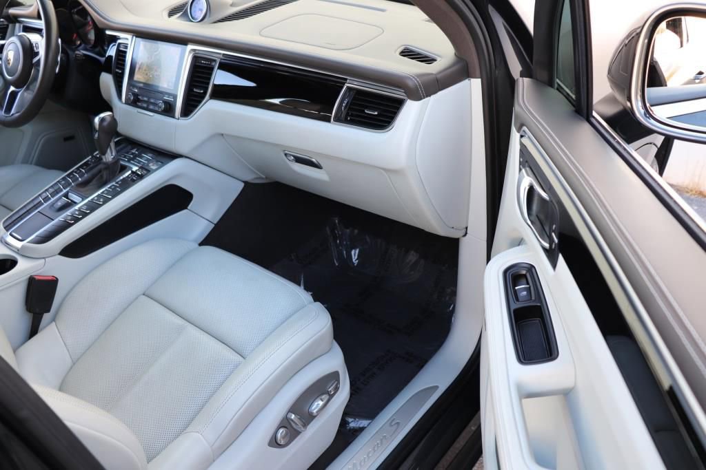 Used 2017 Porsche Macan S image 31