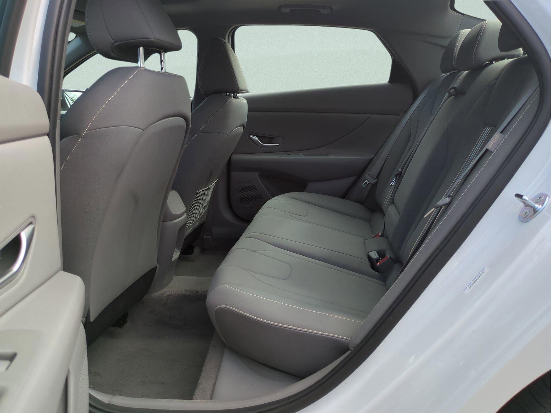 New 2025 Hyundai Elantra SEL image 12